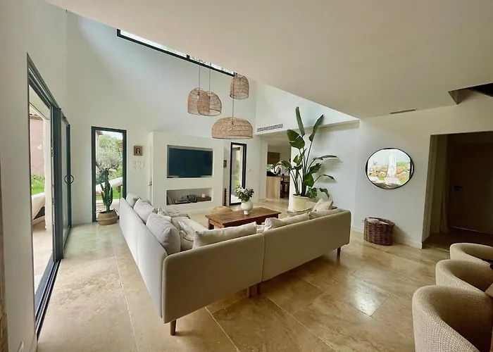 Sublime Avec Piscine Et Villa *