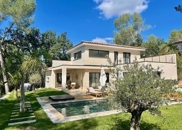 Sublime Avec Piscine Et Villa Prades-le-Lez